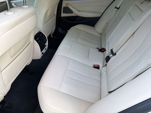 Used 2023 BMW 530i w/ Premium Package RWD image 28