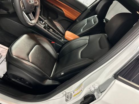 Used 2025 Jeep Compass Limited image 12