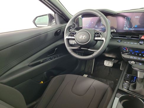 New 2025 Hyundai Elantra SEL image 5