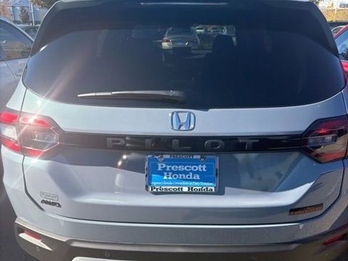 New 2025 Honda Pilot TrailSport image 6