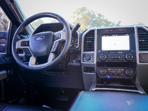 Used 2019 Ford F250 Lariat image 13