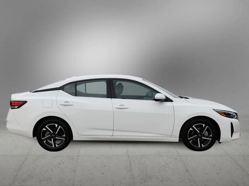 Used 2024 Nissan Sentra SV image 9