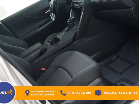 Used 2021 Toyota Venza LE image 8