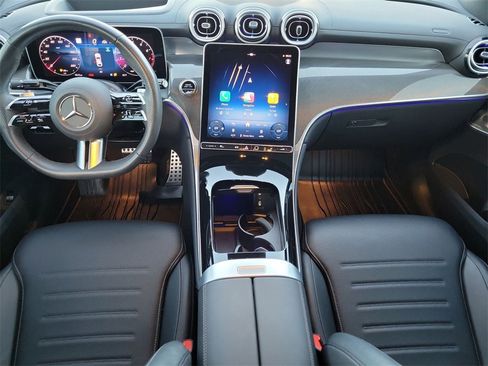 Used 2025 Mercedes-Benz GLC 300 4MATIC image 14