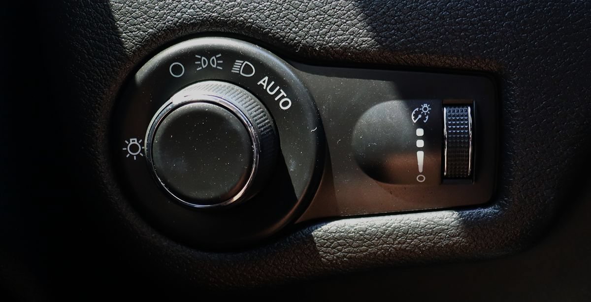 Used 2020 Jeep Cherokee Latitude FWD image 41