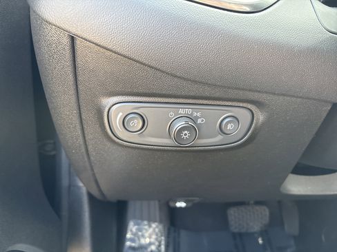 Used 2021 Chevrolet Equinox Premier image 19