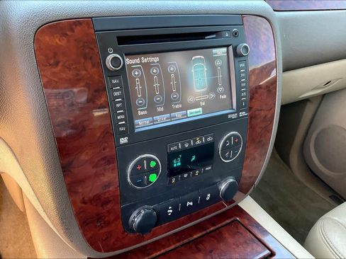 Used 2012 Chevrolet Avalanche LTZ RWD image 30
