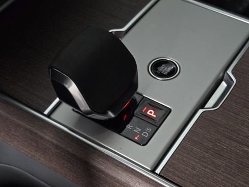 New 2025 Land Rover Range Rover SE image 32