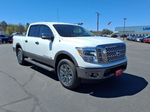 Used 2019 Nissan Titan Platinum Reserve w/ Platinum Utility Package image 8