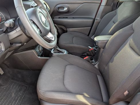 Used 2023 Jeep Renegade Latitude image 12