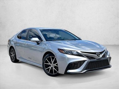 Used 2023 Toyota Camry SE FWD image 12