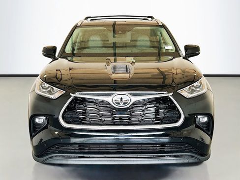 New 2026 Toyota Highlander Limited image 2