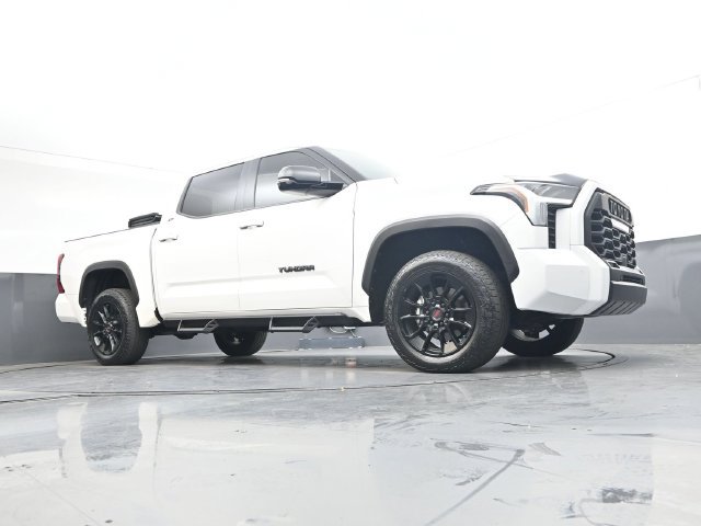 Used 2025 Toyota Tundra SR5 w/ SR5 Premium Package AWD/4WD image 31