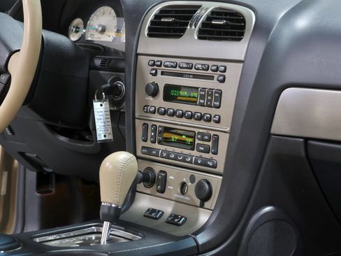 Used 2005 Ford Thunderbird image 62