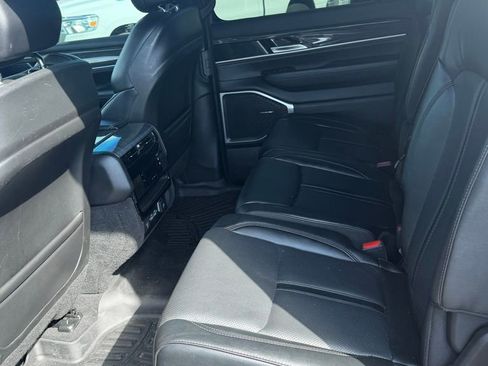 Used 2022 Jeep Wagoneer Series II w/ Premium Group I image 12