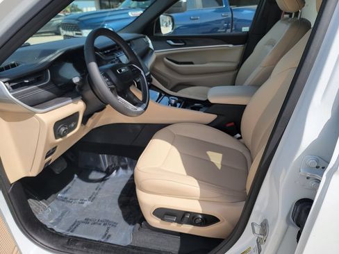 Used 2024 Jeep Grand Cherokee L Limited AWD/4WD image 11