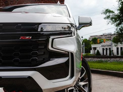 Used 2024 Chevrolet Suburban Z71 w/ Luxury Package AWD/4WD image 16