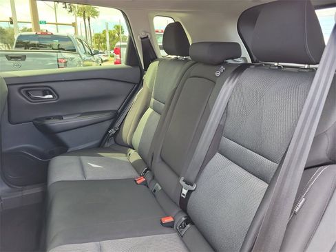 Used 2024 Nissan Rogue SV image 11