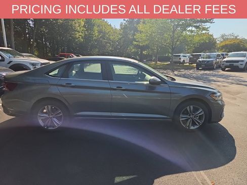 Used 2024 Volkswagen Jetta SE FWD image 13