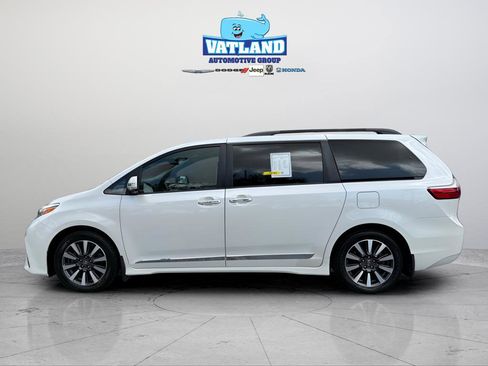Used 2020 Toyota Sienna Limited Premium image 2