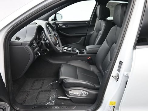 Certified 2025 Porsche Macan GTS AWD/4WD image 10