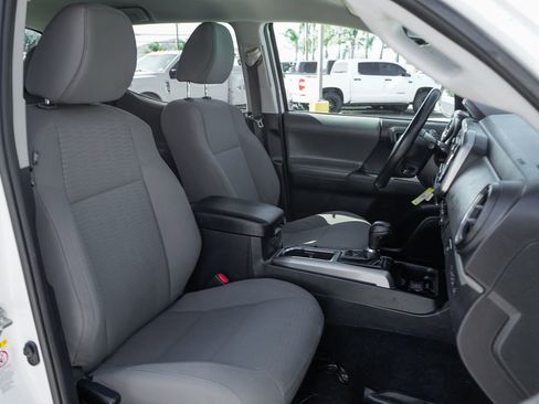 Used 2018 Toyota Tacoma SR5 image 32