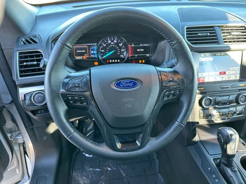 Used 2018 Ford Explorer XLT w/ Equipment Group 202A image 14