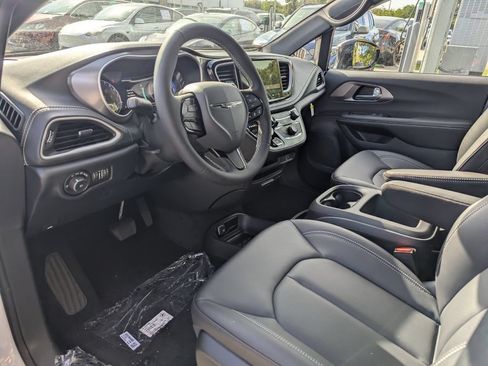 New 2026 Chrysler Pacifica Select w/ S Appearance Package FWD image 15