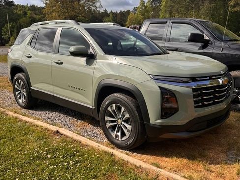 Used 2025 Chevrolet Equinox LT w/ Convenience Package II image 1