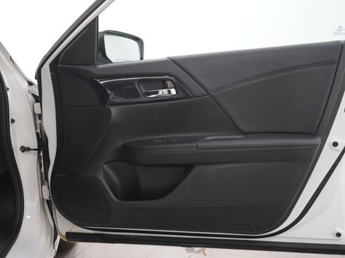 Used 2014 Honda Accord Sport image 9
