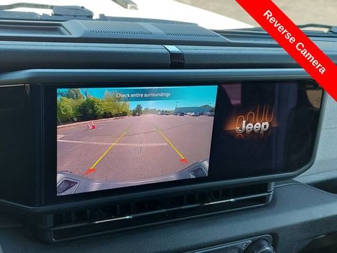Used 2025 Jeep Gladiator Sport AWD/4WD image 11