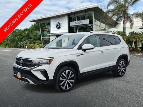 Used 2022 Volkswagen Taos SE FWD image 1