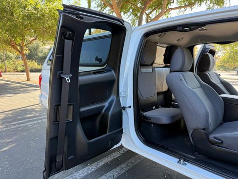 Used 2022 Toyota Tacoma SR RWD image 36