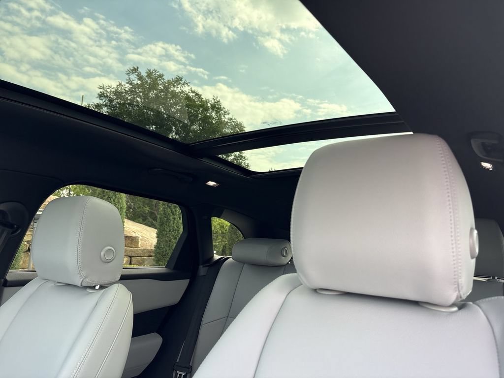 New 2026 Land Rover Range Rover Velar S AWD/4WD image 20
