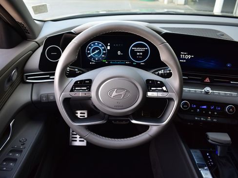 Used 2025 Hyundai Elantra SEL w/ Cargo Package FWD image 34