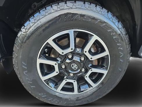 Used 2019 Toyota Tundra Limited w/ Limited Premium Package AWD/4WD image 9