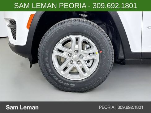 New 2025 Jeep Grand Cherokee Laredo AWD/4WD image 27