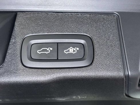 Used 2025 Volvo XC60 B5 Plus AWD/4WD image 18