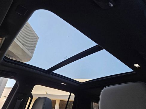 Used 2022 GMC Yukon XL SLT w/ SLT Premium Package image 23