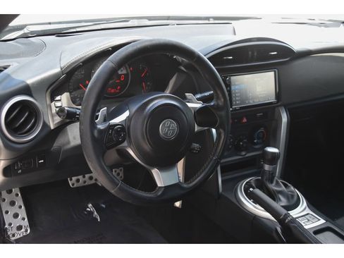 Used 2017 Toyota 86 RWD image 13