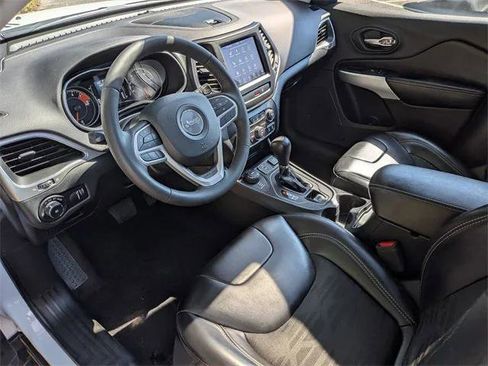 Certified 2022 Jeep Cherokee Latitude w/ Sun & Sound Group image 13