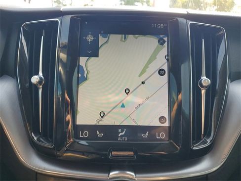 Used 2020 Volvo XC60 T5 Momentum image 32