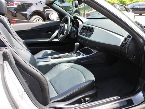 Used 2006 BMW Z4 3.0i RWD image 29