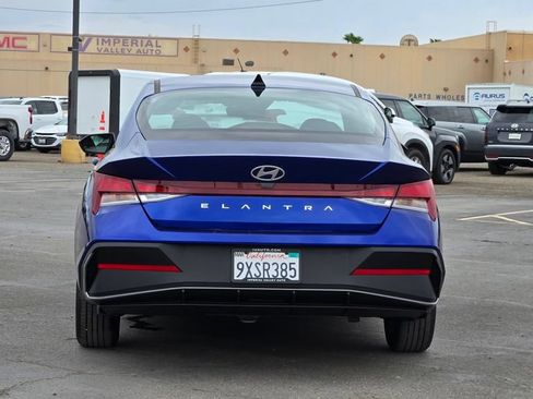 Used 2026 Hyundai Elantra SE FWD image 5