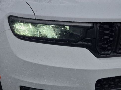 Used 2023 Jeep Grand Cherokee L Limited w/ Black Appearance Package image 3