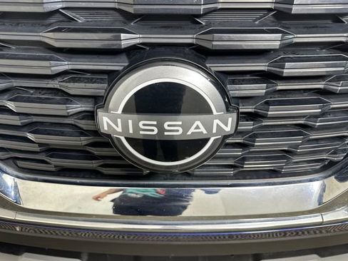 Used 2023 Nissan Rogue S image 9