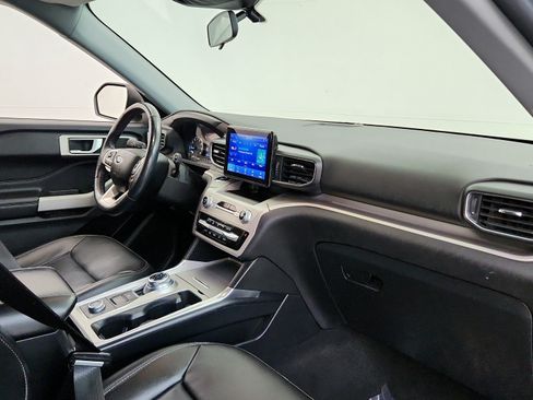 Used 2022 Ford Explorer XLT w/ Equipment Group 202A AWD/4WD image 32