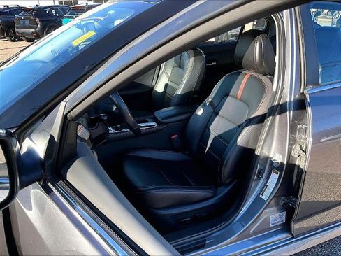 Certified 2021 Nissan Sentra SR w/ SR Premium Package image 10