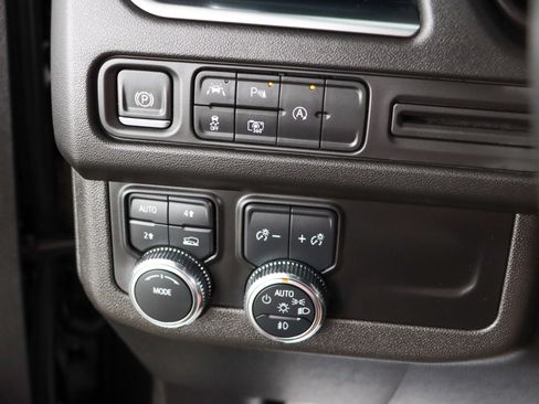 Used 2024 GMC Yukon SLT w/ SLT Premium Package AWD/4WD image 23