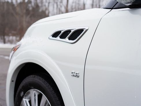 Used 2014 INFINITI QX80 4WD w/ Deluxe Touring Package image 11